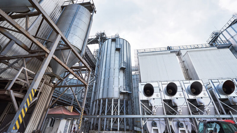 Efficient Lab Infrastructure Tailored to Industrial Demands