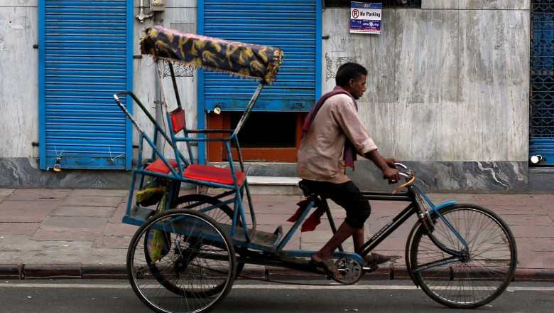 A Rickshaw Puller Paragraph: রিকশাচালকের জীবন