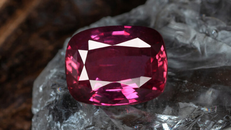 Buy Mozambique Pigeon Blood Ruby Stone At Navratan