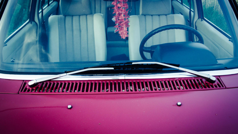 Affordable Chip and Scratch Windscreen Repairs That Keep You Driving Safely