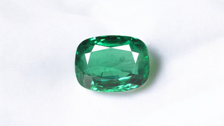 Buy 12x10 Emerald Stone At Navratan Gemstone