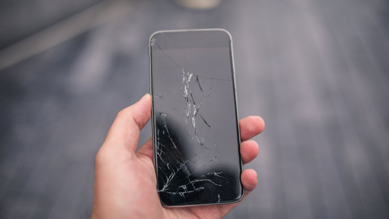 Why Your Cracked Phone Screen Could Be More Dangerous Than You Think