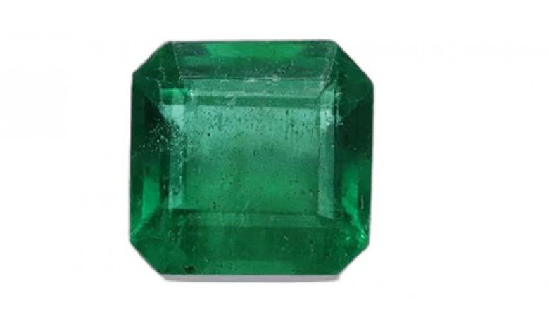 9x7 Emerald Stone – The Perfect Balance of Elegance and Energy