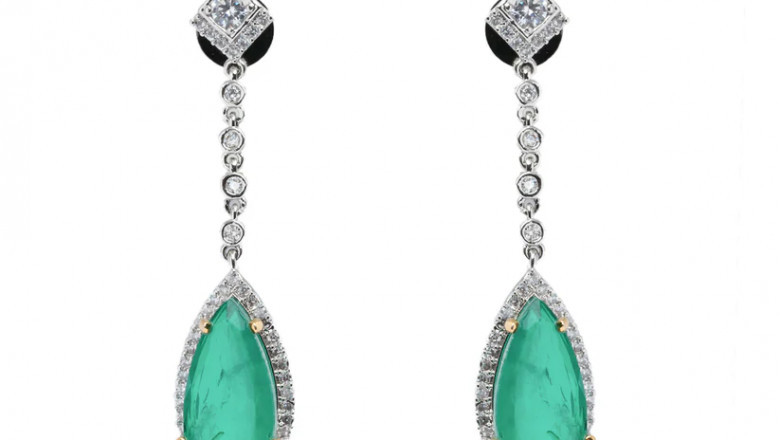 Minimalist to Statement: Understanding the Spectrum of Dangle Earrings for Women