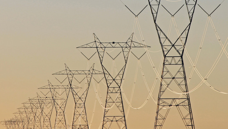 Power Grid System Market Surges Amid Renewable Push