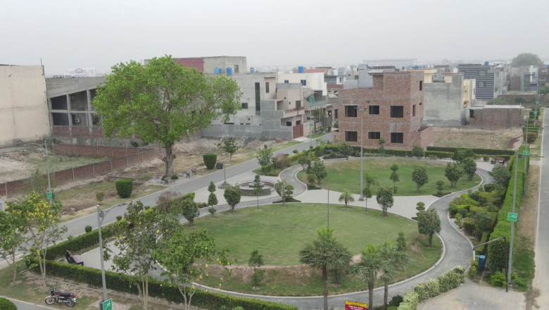 Why a 4 Marla Commercial Plot in Lahore is a Smart Investment in 2025: Top Locations, Prices &amp; ROI