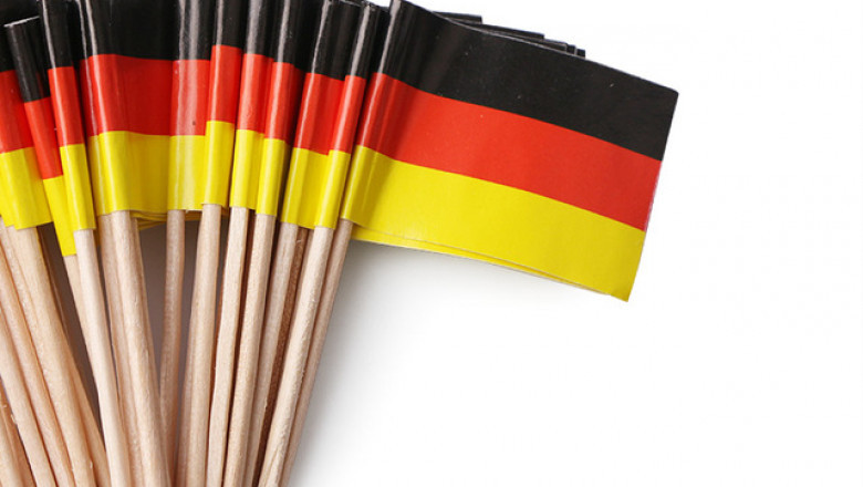 How Custom Food Flags Improve Product Visibility
