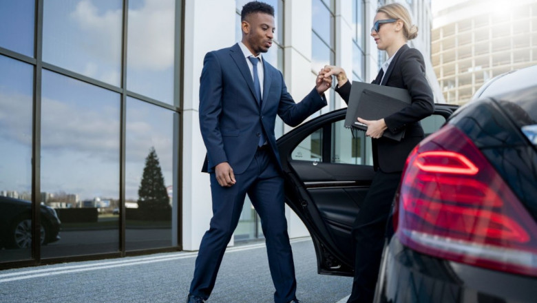 Luxury Limo Service To and From LGA Airport by NYC Luxor Limo