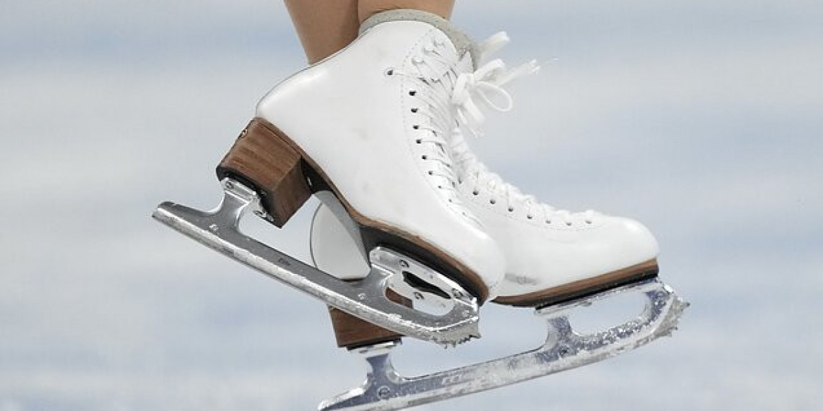 Top Ice Skating Destinations in Sweden and the Best Skates to Use